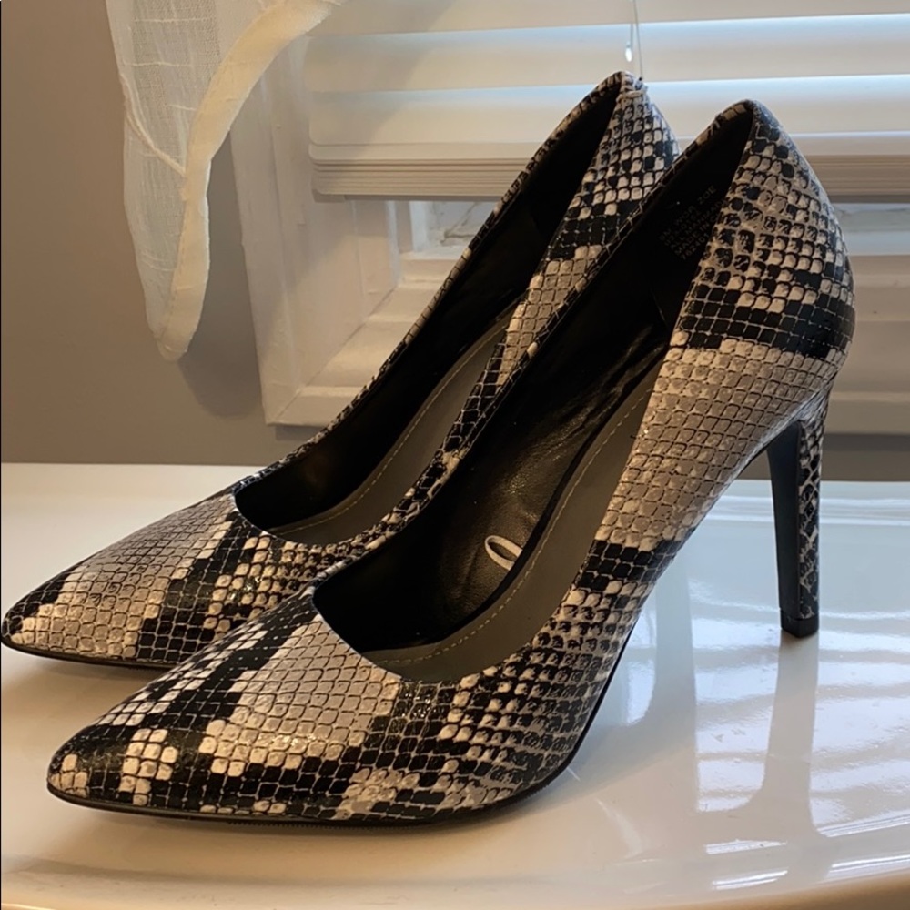 Snake print heels - never worn!